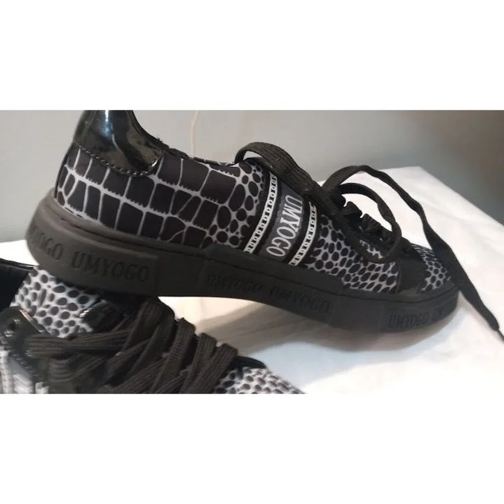 UMYOGO Women’s Sneakers – Black & White Pattern – Size 7.5